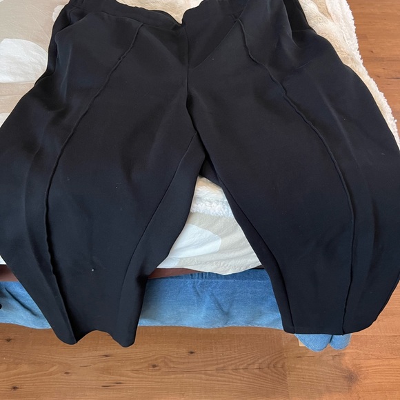 Roots black pull on work pants. EUC. Pintuck down the front of the leg. - Picture 1 of 2